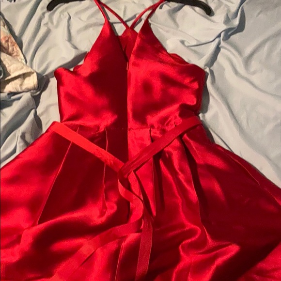 Red high low - Picture 2 of 3